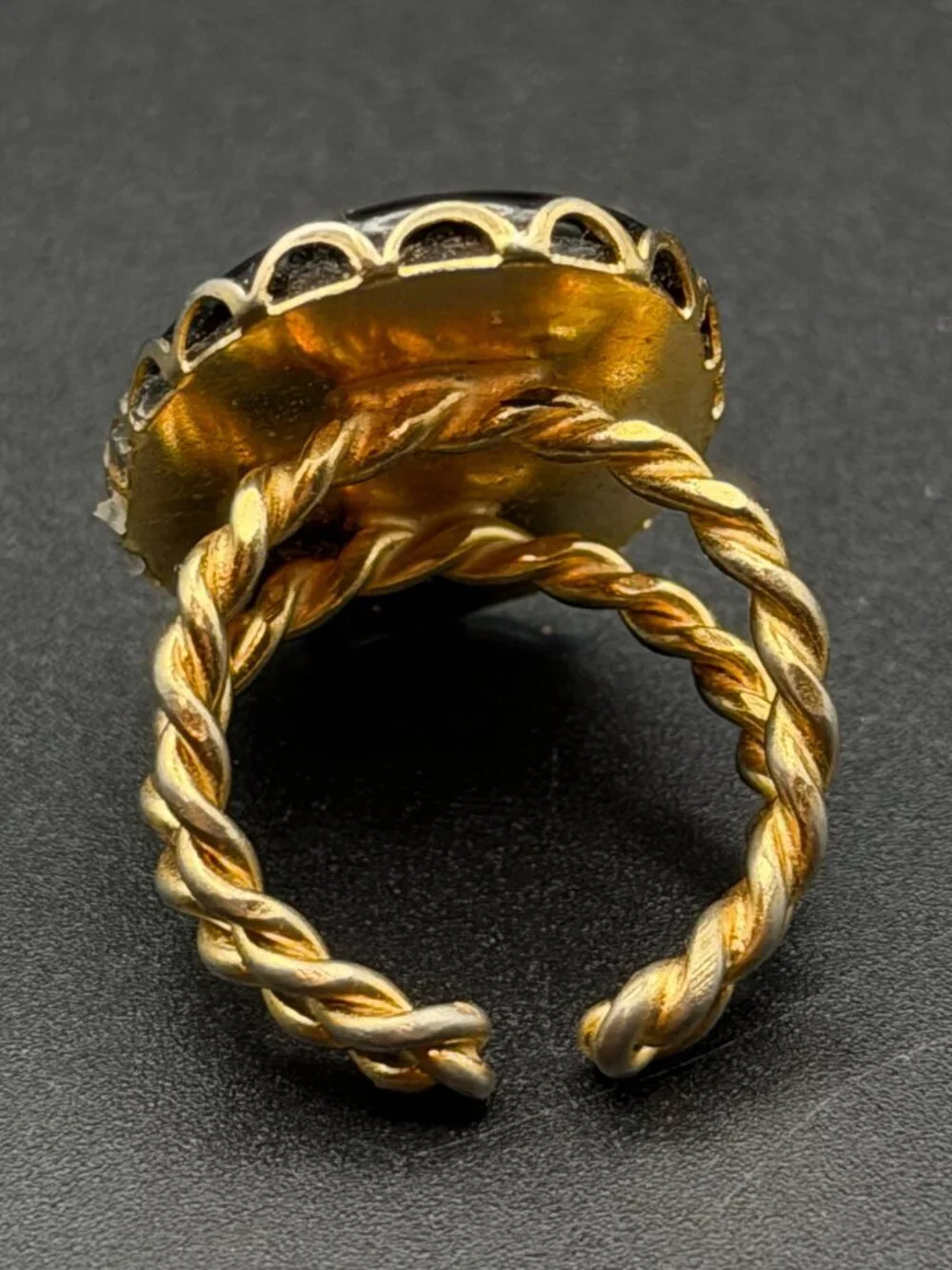 VTG Neptune Poseidon Mythology Black Lucite Gold Tone Adjustable Cocktail Ring - Picture 2 of 5